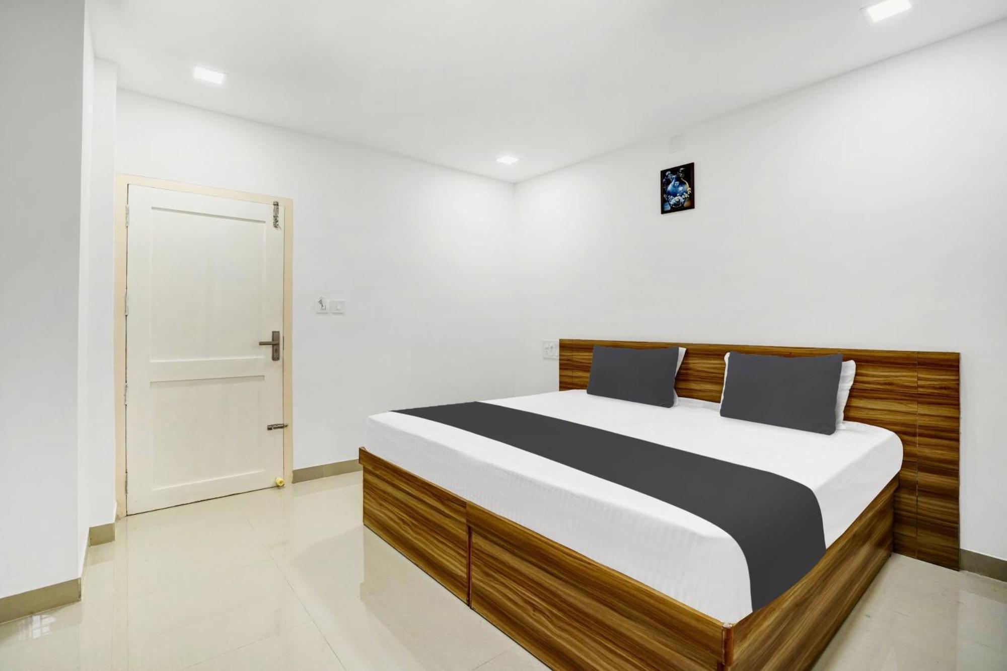 Hotel O Grand Parassini Pāppinisseri Dış mekan fotoğraf