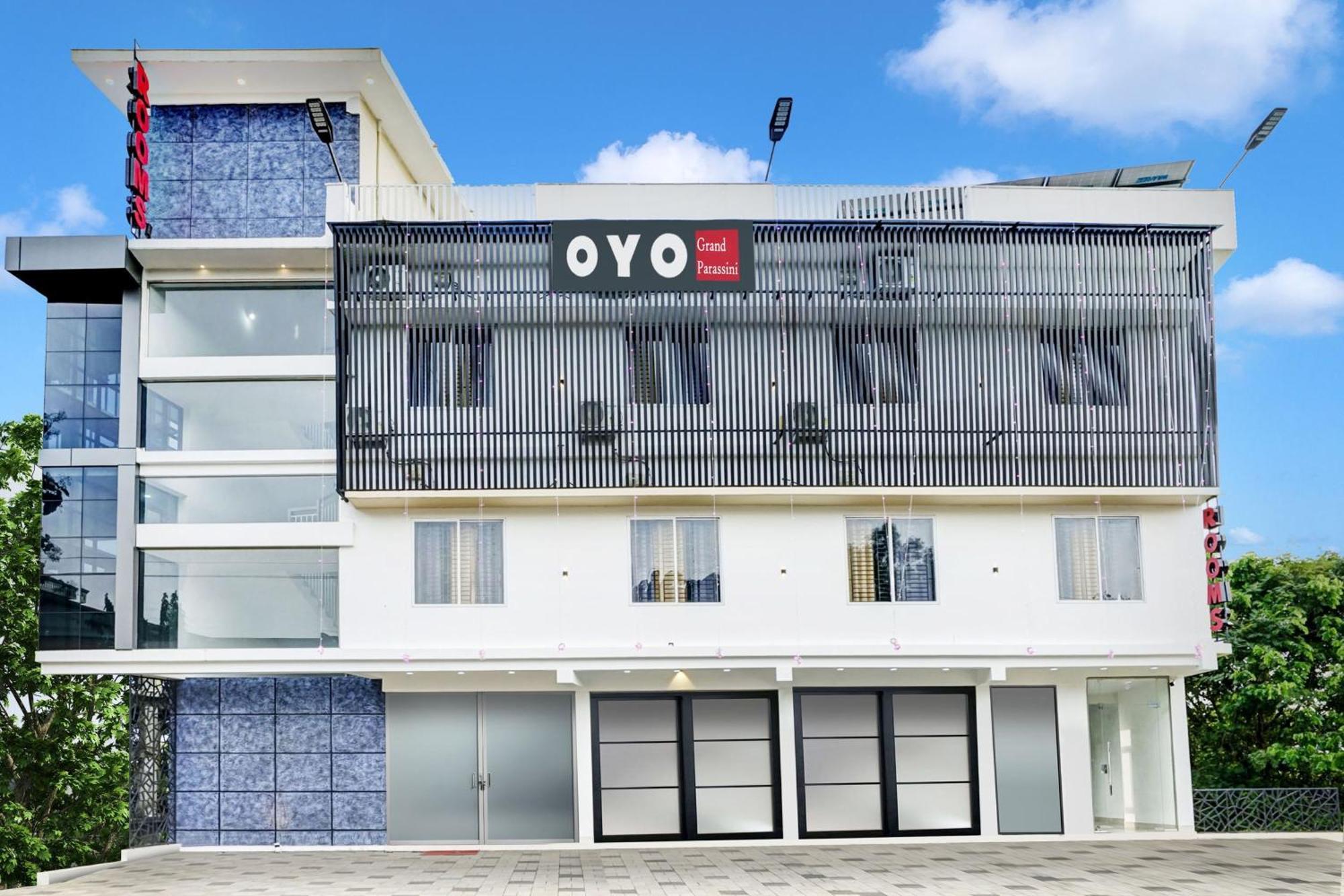 Hotel O Grand Parassini Pāppinisseri Dış mekan fotoğraf