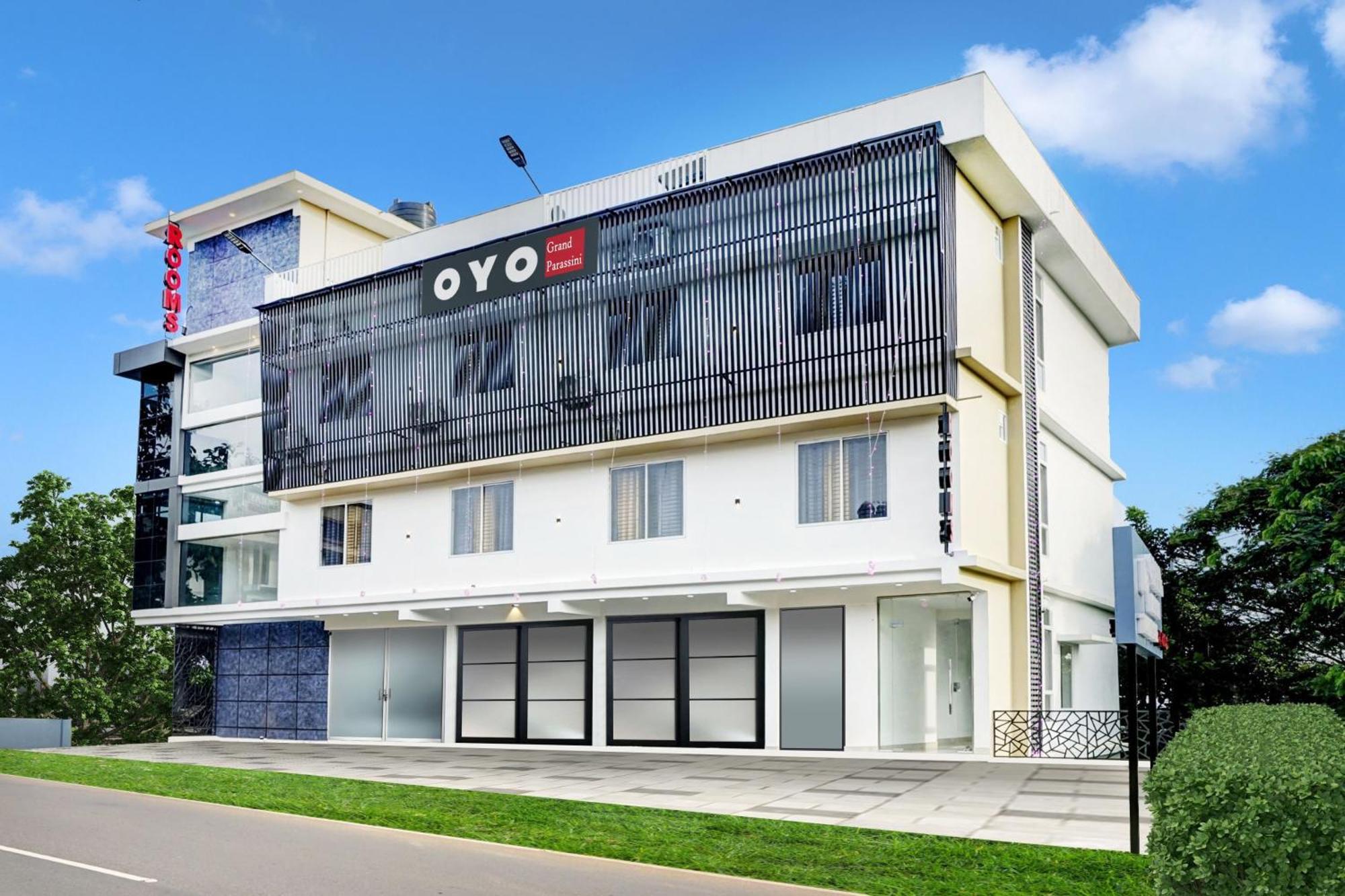 Hotel O Grand Parassini Pāppinisseri Dış mekan fotoğraf