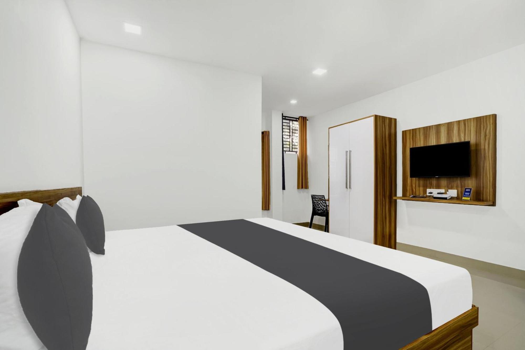 Hotel O Grand Parassini Pāppinisseri Dış mekan fotoğraf
