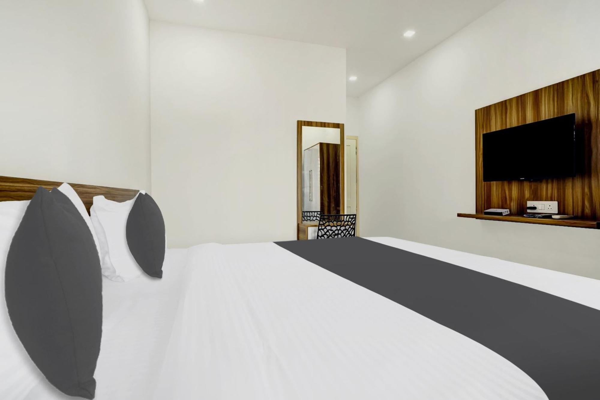 Hotel O Grand Parassini Pāppinisseri Dış mekan fotoğraf