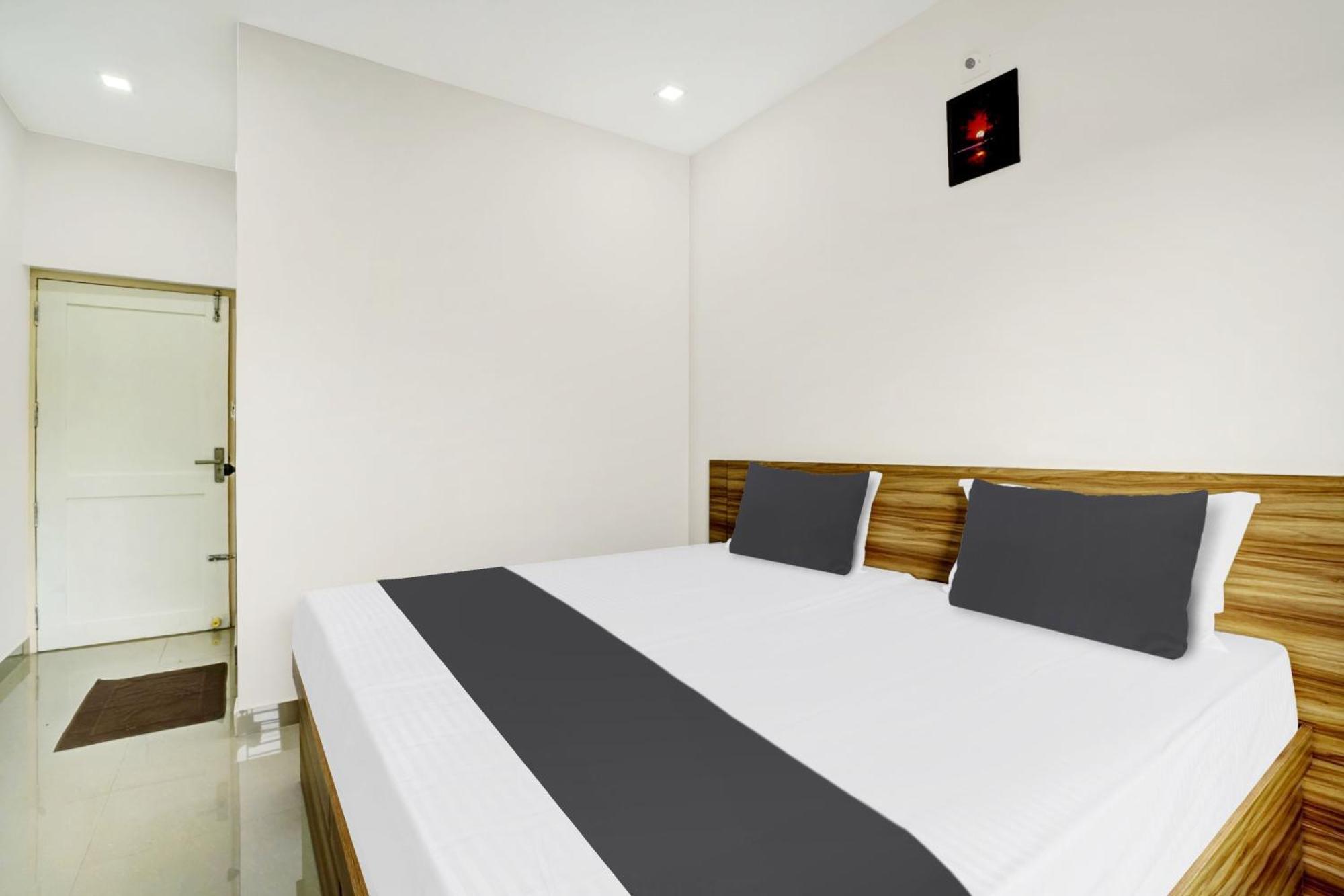 Hotel O Grand Parassini Pāppinisseri Dış mekan fotoğraf